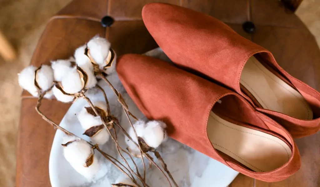 Comfortable brown Suede Shoes for girl white flowers