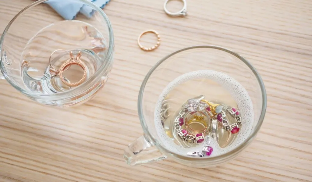Jewelry soaking in vinegar for cleaning preparation