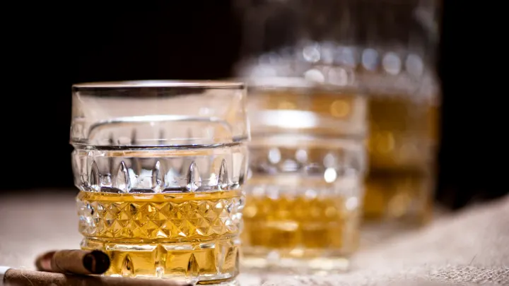 Whiskey-in-a-glass-on-the-rocks